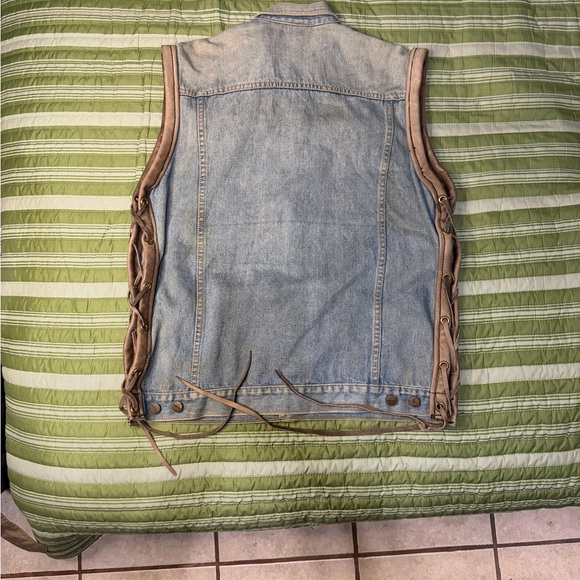 Denim Sleeveless Vest - Picture 5 of 5